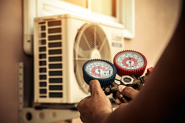 Professional Heat Pump Repair technician working in Lake Zurich, IL